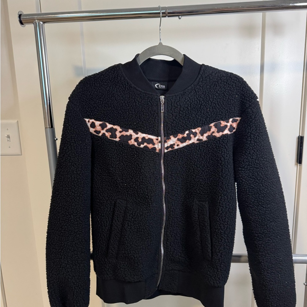 Chic Black Teddy Jacket with Leopard Print